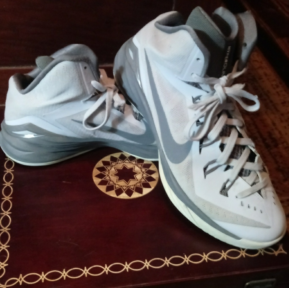 NIKE Hyperdunk Basketball Shoes Mens Size 10